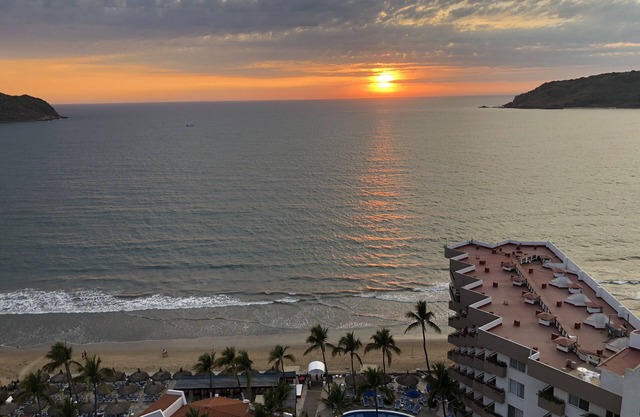 Luxury Oceanfront 2BR-3BA at the Inn at Mazatlan for Carnival 2026 Feb 9-23