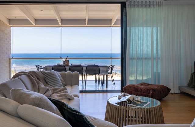 Luxury oceanfront retreat close to cellar doors of McLaren Vale