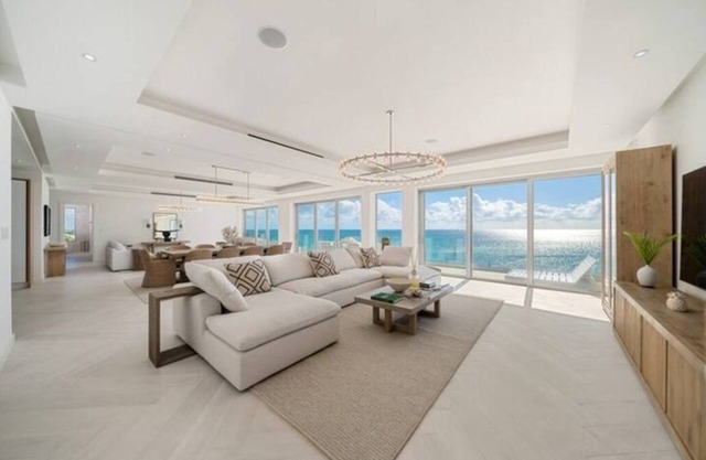 Luxury Oceanfront Oasis: 4BR Condo with Stunning Views & Exclusive Beach Access!