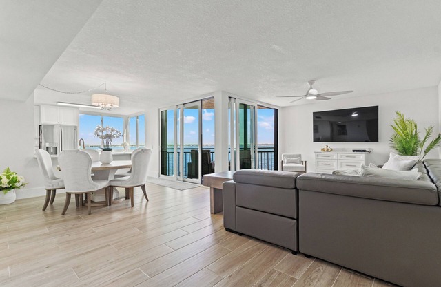 Luxury Oceanfront Oasis on Boca Ciega Bay – 2BR Isla del Sol Condo