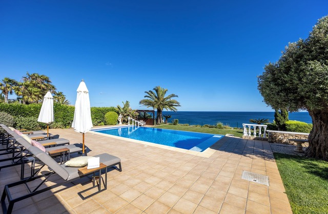 Luxury Oceanfront Villa with breathtaking Sea Views, heated (opt.) infinity Pool