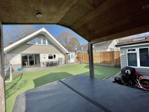 Luxury Pamper Home Hot Tub & Sauna Ladies Retreat