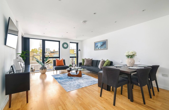 "Luxury Penthouse in Central London | Terrace Sleeps 6 Near Tower & Tube"