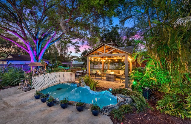 Luxury Retreat: Pool, Games, Basketball & More!
