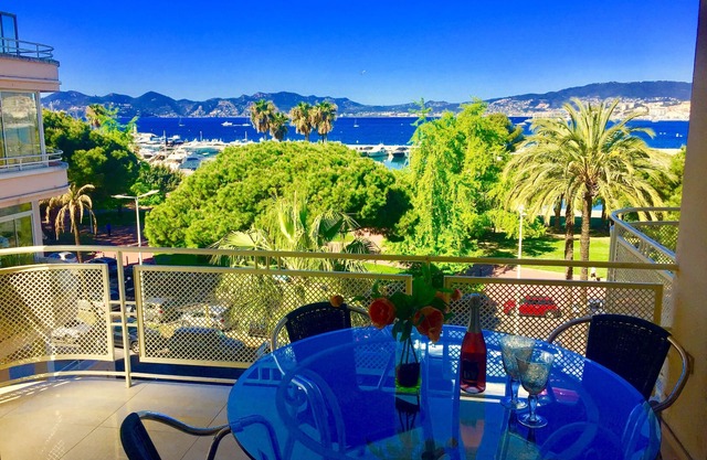 Luxury sea view apartment on the famous Croisette