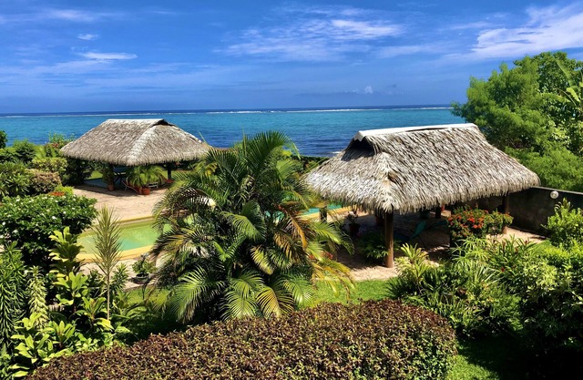 Luxury seaside apartment, private access to beach and lagoon, pool