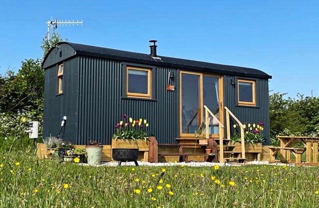 Luxury Shepherd Hut in the Peak District