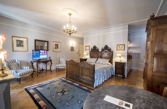Luxury suite in the very city centre of Parma-Emilia Romagna Italy