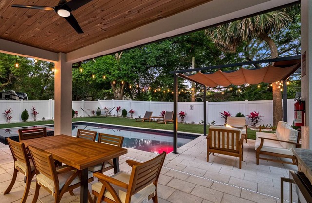 Luxury Tampa Home w/Pool, Jacuzzi & Amenities