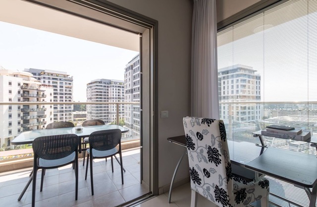 Luxury Tower parking Shopping Mall 2BR