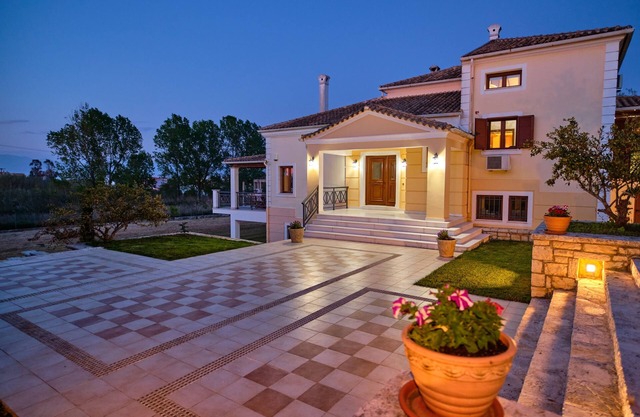 Luxury Utopia Beach Villa: Coastal Comfort in Corfu Village