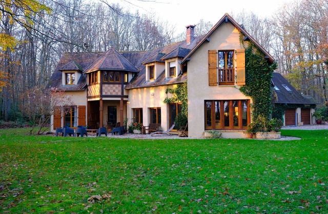 Luxury villa (400M/2) on the edge of the forest. Center Parcs just around the corner.