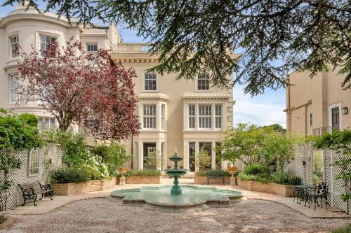 Luxury Villa - City Centre - Sleeps 13