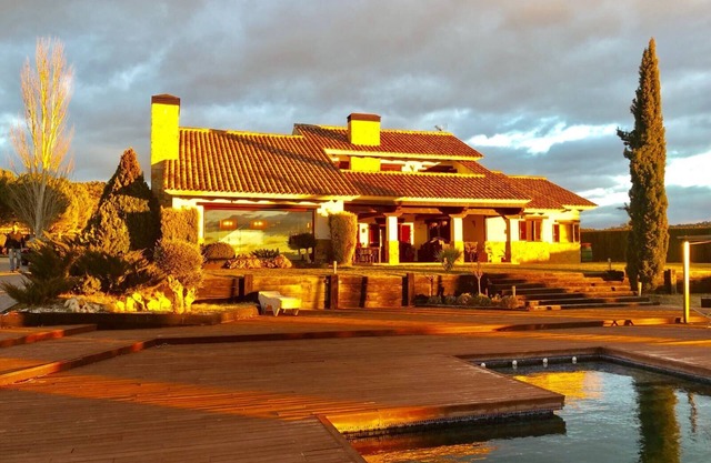 Luxury villa "La Traviesa". Site in a valley of vineyards