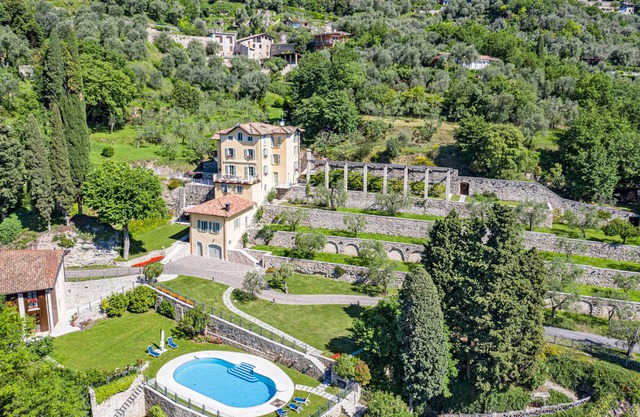 LUXURY VILLA LAKE VIEW WITH POOL AND GARDEN