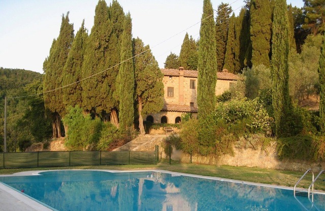 Luxury Villa, large pool, pool cocktail bar, cinema, waterfall, families/parties