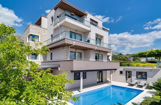 Luxury Villa Lucas with heated pool, whirlpool, sauna, 14 pax