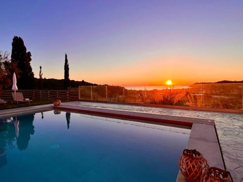 Luxury Villa Makris with private heatable pool by DadoVillas