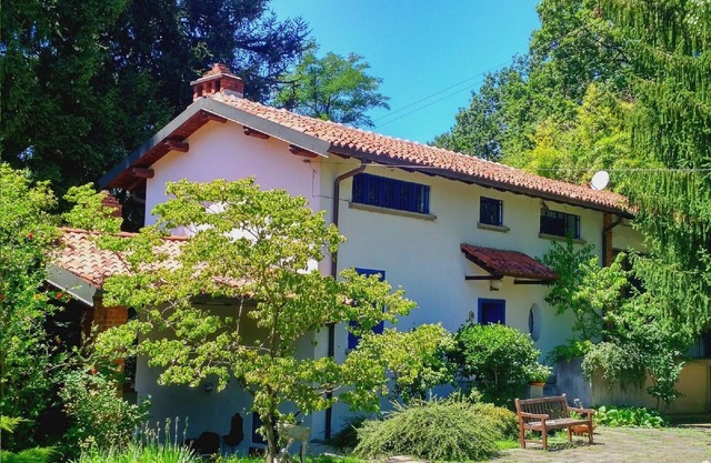 Luxury Villa Milan Tradate with Swimming Pool and Garden