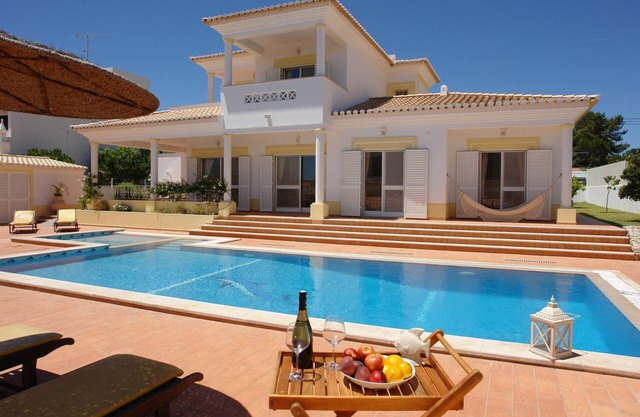 Luxury Villa, private swimming pool only 300 meters to the center of town