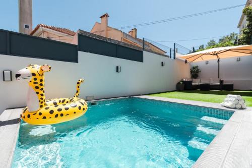 Luxury Villa with a pool in the city - No Parties Allowed