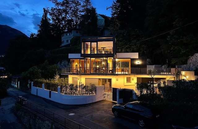 Luxury Villa with far-reaching views between Schenna and Meran. Extraordinary!