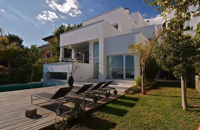 Luxury villa with pool and spectacular sea views, 7 terraces, close to the beach
