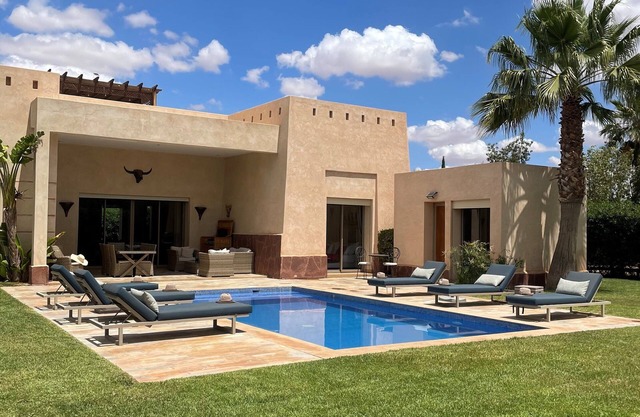 LUXURY VILLA WITH PRIVATE POOL AND 4 SUITES