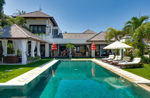 Luxury Waterfront 3BR Villa, 10Mins Walk From Main Tourist Street Area!