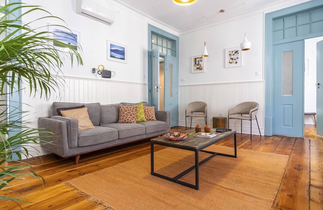 LV Premier Baixa DO1- Spacious, central, AC/design