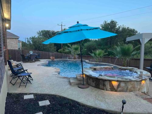 Lxry 7BR, Heated Pool and Spa near attrns, St2