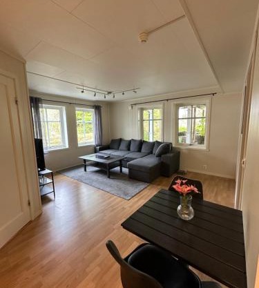 Lys Leilighet, midt i Rubbestadneset