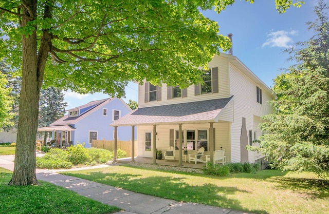 M22 Rentals Premier Home - 3 blocks to Lake Michigan!nn2025 Calendar is OPEN!