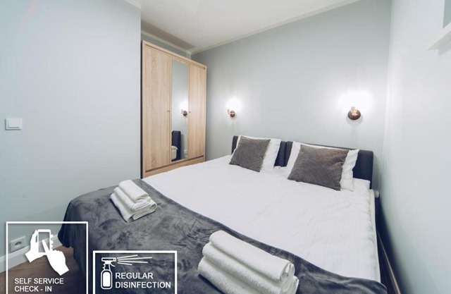 M7 Main Square with Free Parking Friends Escape