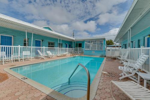 Madeira Beach Studio Walk to Johns Pass!