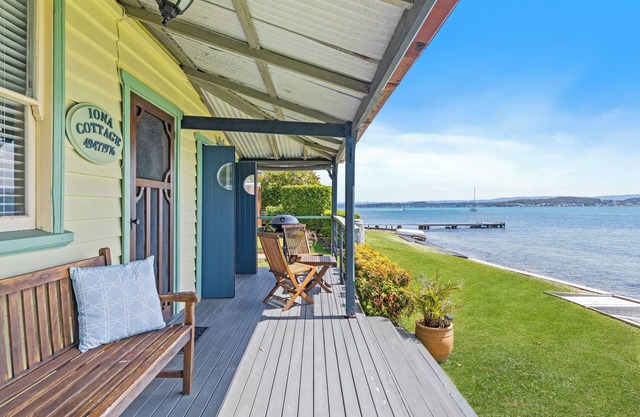 Magical Private Waterfront Iona Cottage