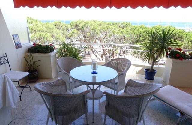MAGNIFICENT SEAFRONT Studio