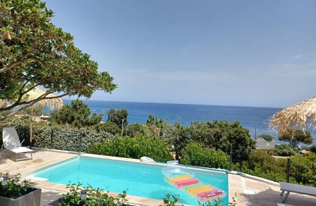 Magnificent 3-bedroom rental with sea view Private swimming pool