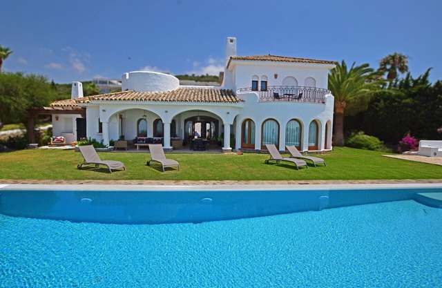 Magnificent andalusian style villa. FREE WIFI