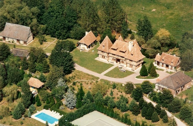 Magnificent estate in the heart of the Pays d'Auge, 2 h from Paris, 40 min from Deauville.