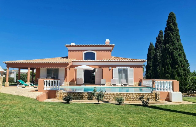 Magnificent holiday villa by the sea, private pool, 2 km to the beach
