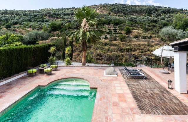 Magnificent house with pool, garden and views