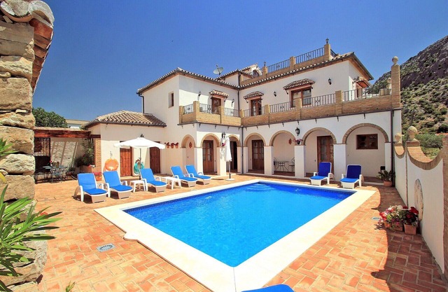 Magnificent luxury villa,sleeps 8,own pool, wifi, Montejaque,Ronda area