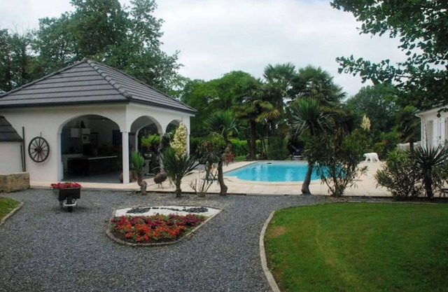 Magnificent villa with swimming pool
