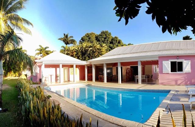 Magnificent Zen Villa with swimming pool in a 4000 m2 garden