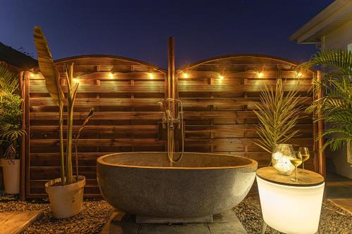 Magnifique Bungalow et Jacuzzi au cœur des plages