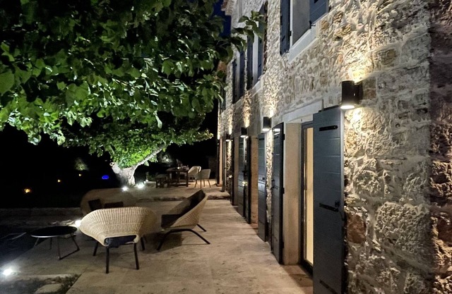 Magnifique Mas provençal du 18ème siècle alliant pierres et charme contemporain