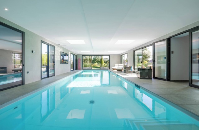 Magnifique Villa, Piscine Intérieure Chauffée, Tennis