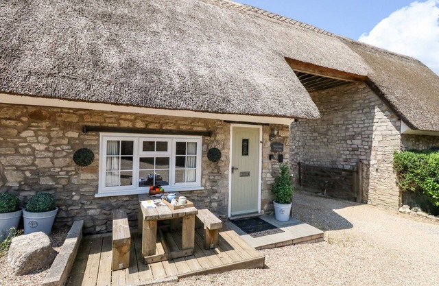 MAGNOLIA COTTAGE OSMINGTON, pet friendly in Osmington