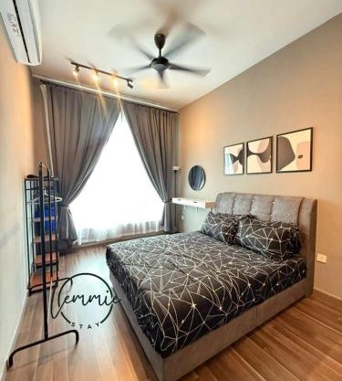 Mahkota Valley Suite, Lemmie Stay